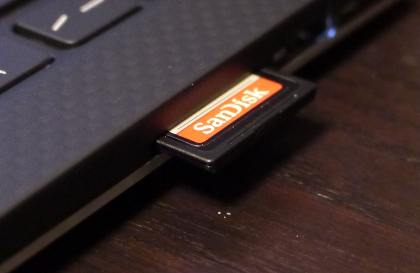 Dell-XPS13-SD-card-slot-smaller