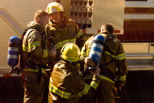 fire-down-our-street-018.jpg fire-down-our-street-018.jpg